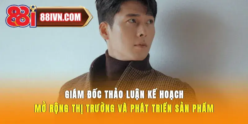 Giám đốc thảo luận kế hoạch mở rộng thị trường và phát triển sản phẩm